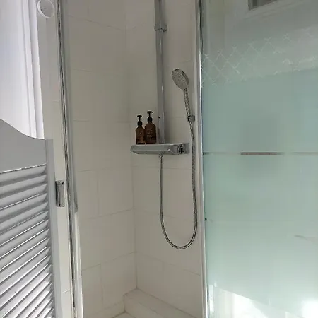 Imhost - Spacious Appt Near Paris Lägenhet *